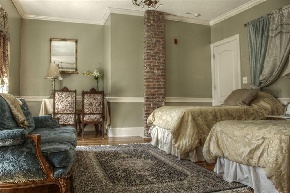 Naomi'S Inn Bed & Breakfast Springfield Exterior photo
