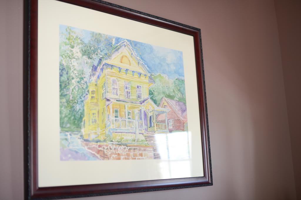 Naomi'S Inn Bed & Breakfast Springfield Exterior photo